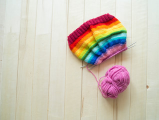 Knit a rainbow hat. Process of creation.