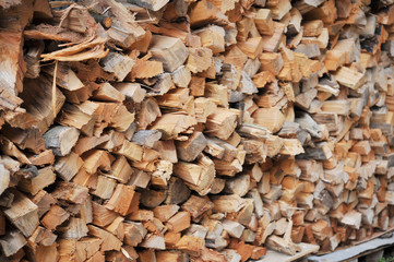 たき火のための薪