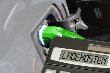 Ein Elektroauto und Kosten für Batterie Laden