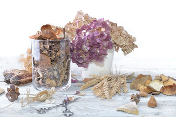 Fototapeta bouquet of dry flowers and potpourri on a white table obraz