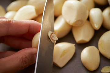 Garlic with knife, studio shot 