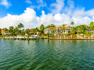 Obraz premium Luxury mansion in exclusive part of Fort Lauderdale