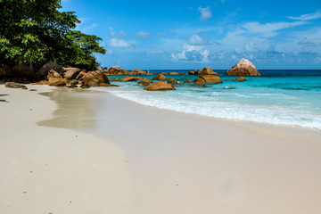Fototapeta na wymiar Strand auf Praslin, Seychellen