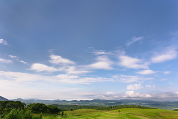 日本の北海道東部にある阿寒摩周国立公園・7月の弟子屈町900草原