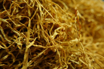 Chopped tobacco leaves in the form of fibers and basic ingredients of cigarettes