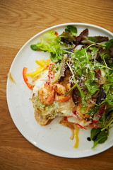 Grilled shrimp salad with tartar sauce and baguette 