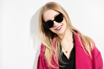 Naklejka premium cheerful young woman