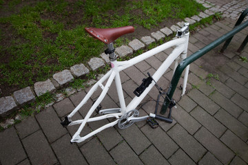 an einem Fahrrad wurden mehre Teile gestohlen