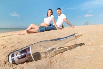 Obraz premium Pregnant happy couple