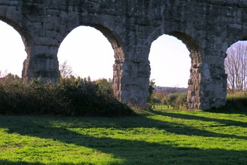 Fototapeta na wymiar arch in the park