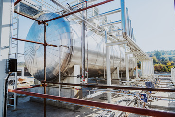 Picture of oil tank in refinery.