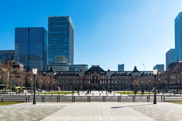 (東京都ｰ都市風景)東京駅と駅前広場の風景１