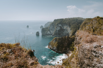 Fototapeta na wymiar Beautiful coastline view from Saren Cliff Point, Nusa Penida, Indonesia. One of the most exciting places in Bali 