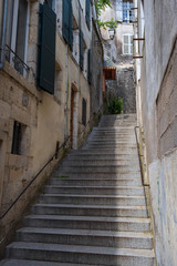Fototapeta na wymiar Steile Treppe in der Altstadt von Verdun/Frankreich