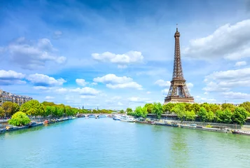 Selbstklebende Fototapeten Blick auf Paris mit Eiffelturm © adisa