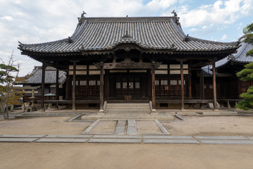 Fototapeta na wymiar 観龍寺の本堂
