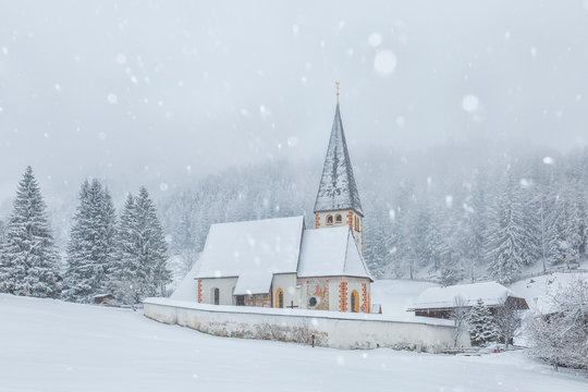 The small church of St. Oswald near Bad Kleinkirchheim, Carinthia, Austria, Europe