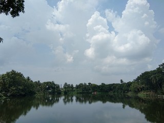 Fototapeta na wymiar clouds over lake