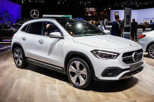 Mercedes Suv Photos Royalty Free Images Graphics Vectors Videos Adobe Stock