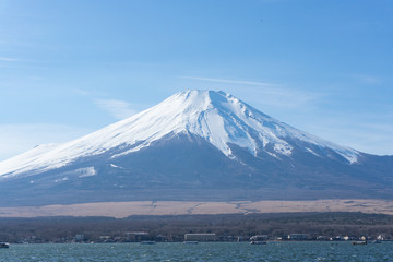 Fototapeta na wymiar Beautiful scenery of Mount Fuji and lake.