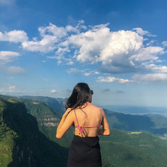 Naklejka premium woman on top of mountain