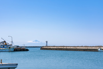 ノシャップ岬から望む利尻と海