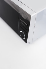 Obraz premium close up view of microwave on table in kitchen