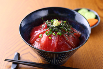 まぐろ丼