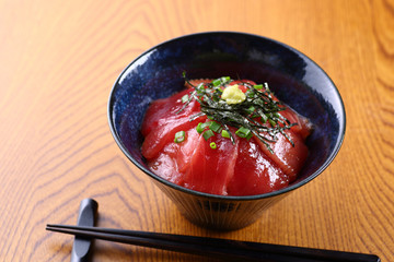 まぐろ丼