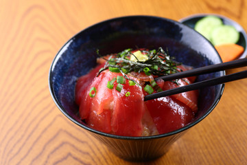 まぐろ丼