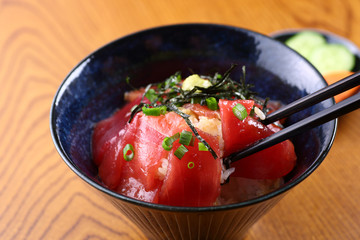 まぐろ丼
