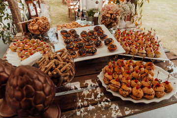 wedding candy with flowers in a table