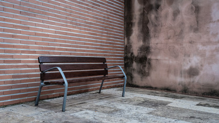 Fototapeta na wymiar bench in a grunge street park