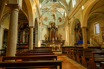 Fototapeta na wymiar Inneres der Kirche Sant'Abbondio, bei Lugano, Tessin, Schweiz