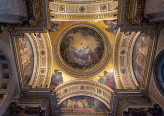 Fototapeta premium Saint Petersburg, Russia - Inside interior of Saint Isaac's Cathedral or Isaakievskiy Sobor is the largest Russian Orthodox church (sobor). It is the largest orthodox basilica.