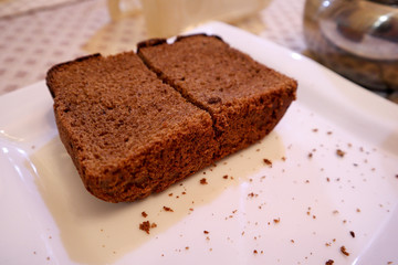 Fototapeta na wymiar A piece of bread lies on a plate.