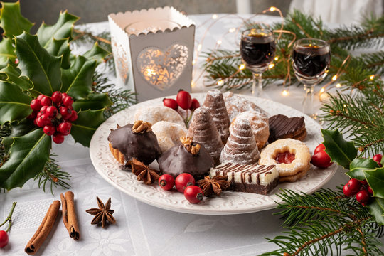 Wasp nests, vanilla crescents and other typical Czech Christmas cookies