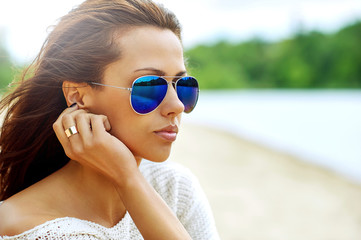 Fashion portrait of beautiful woman wearing sunglasses