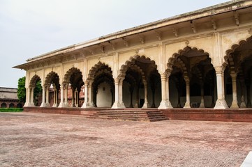 Obraz premium Diwan-I-Am (Hall of Audience) in Agra Red Fort with a lot of columns