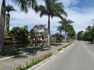 Partial view of the canal avenue.