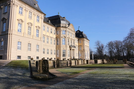 Blick auBlick auf Schloss Werneck in Bayernf Schloss Werneck in Bayern