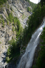 Fototapeta na wymiar Findelbach Wasserfall Gornergrat Schweiz