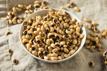 Raw Organic Black Eyed Peas