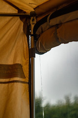 Obraz premium Regentag im Zelt