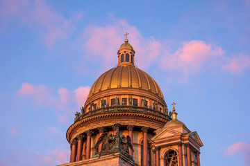 Fototapeta premium St. Isaac's Cathedral look up to the dome and the evening sky at sunset.