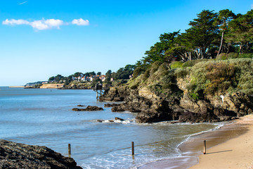 Pêcherie, pêche au carrelet qui surplombe la mer, montée sur pilotis côte de jade pornic loire atlantique france 