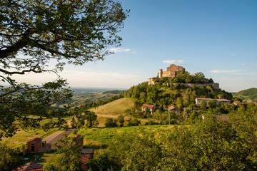 CASTELLO DI ROSSENA CANOSSA REGGIO EMILIA