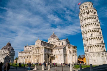 Photo sur Aluminium Tour de Pise The Leaning Tower of Pisa is the bell tower of the duomo of the Tuscan city of the same name, so known for its steep slope.
