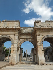 Obraz premium Main gate of the agora's ruin, ancient market at éfeso- Izmir