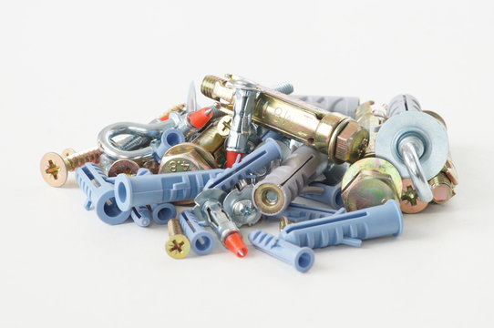 Tasselli per fissaggio a muro per una maggiore aderenza di viti e perni 